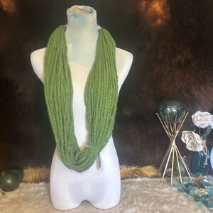 Bora scarf (3300). NWT